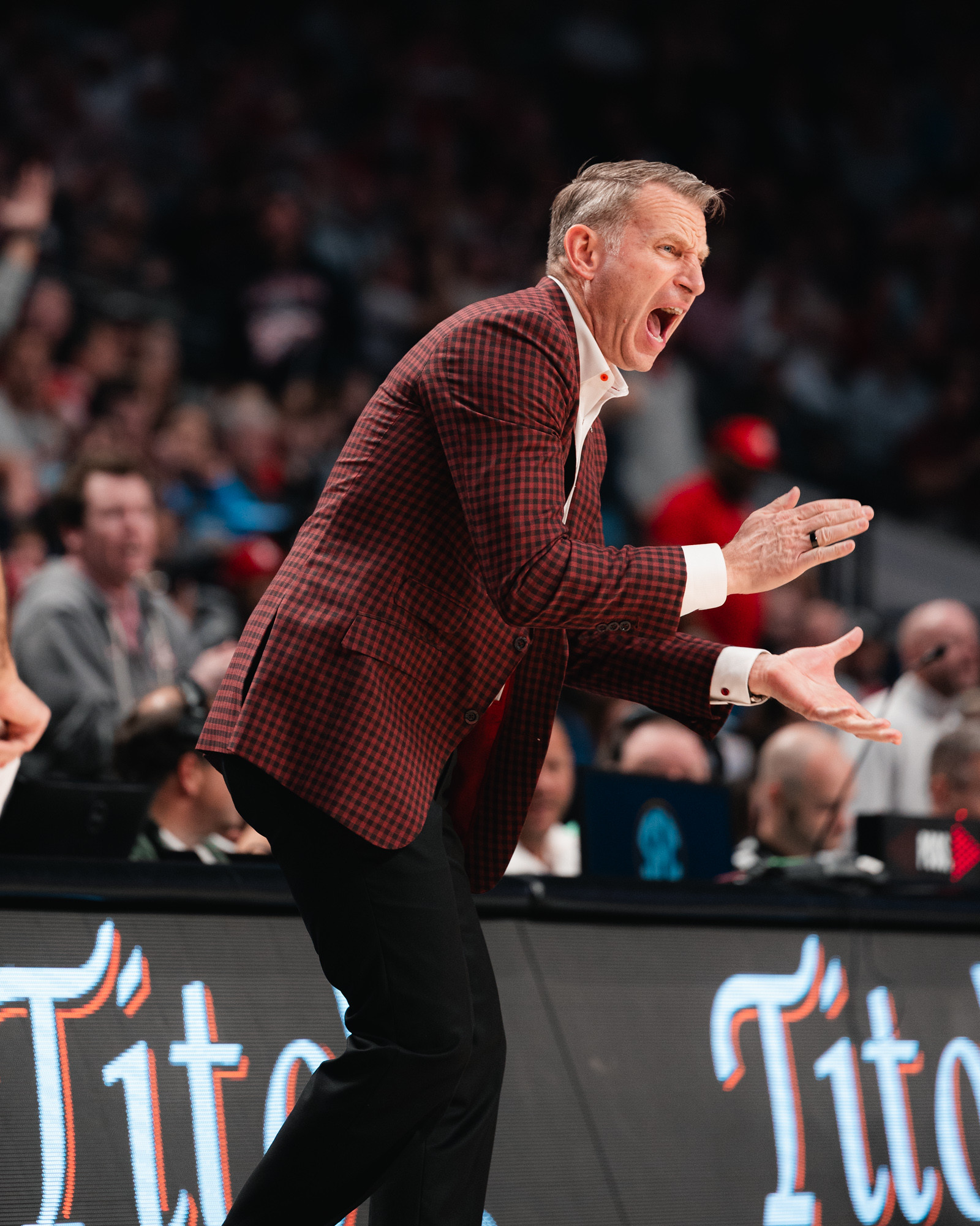 Nate Oats directing the Alabama offence from the sideline